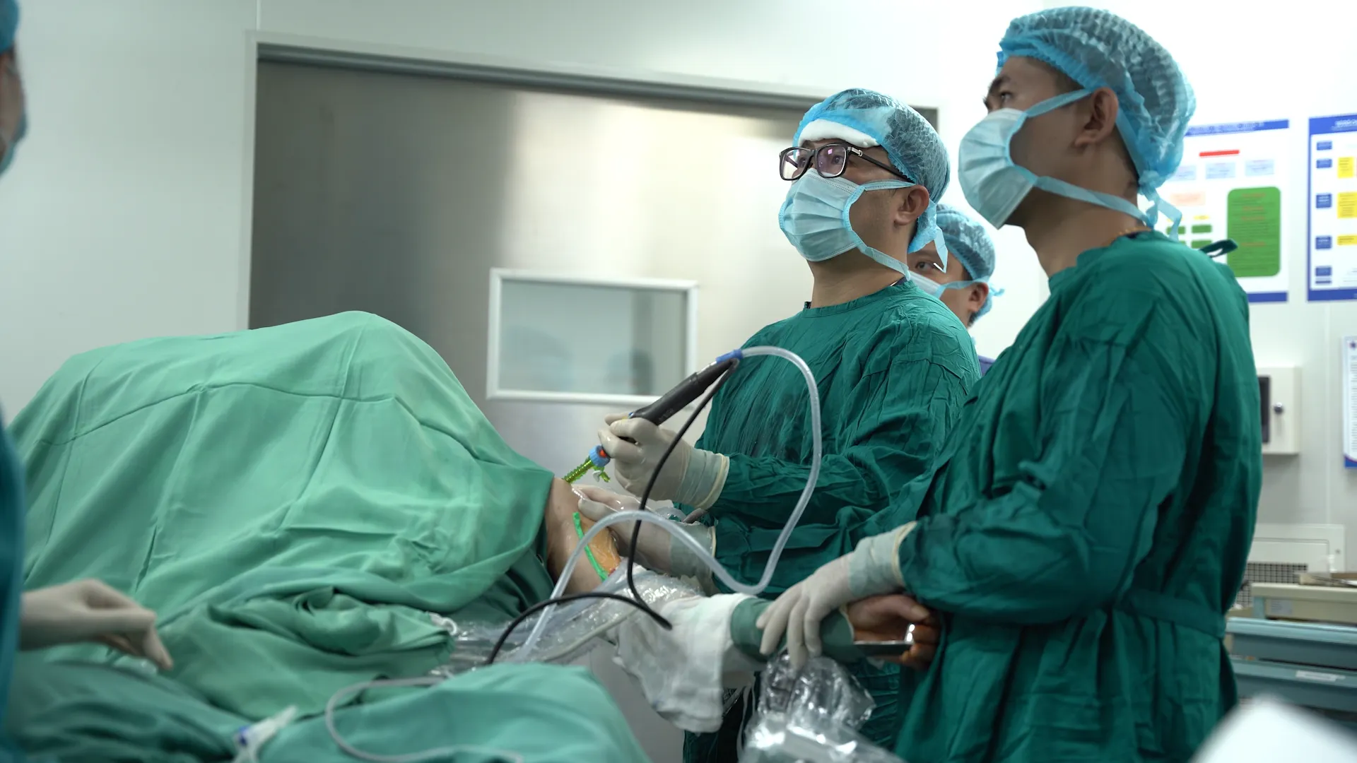 Phẫu thuật Nội soi và Thay khớp vai