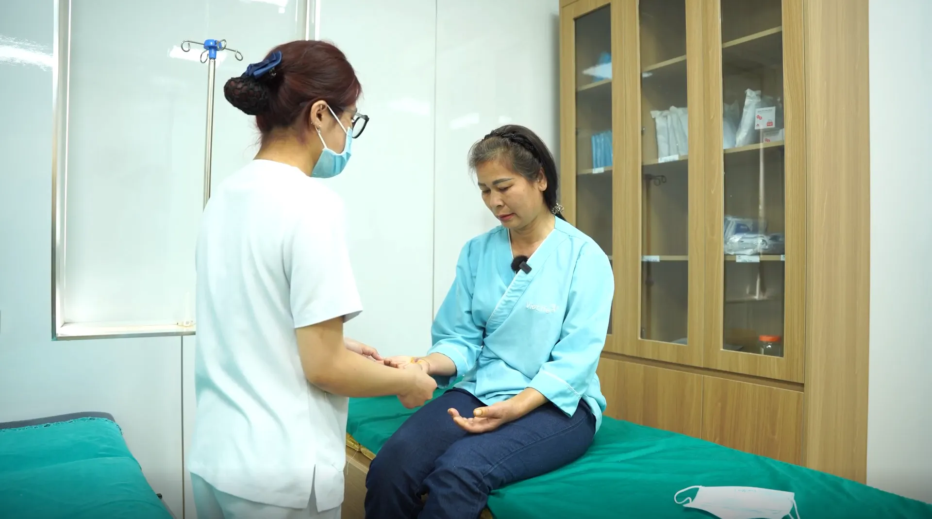 Dân văn phòng không cần nghỉ phép khi phẫu thuật Hội chứng ống cổ tay với keo dán sinh học