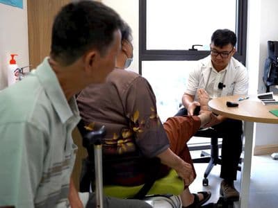 [Hà Nội mới] Báo động tình trạng tự làm "bác sĩ"