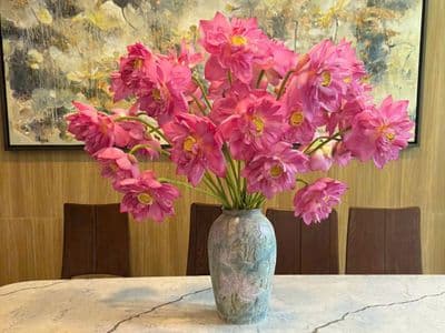 Làm sao để cắm hoa sen nở đẹp và bền? 
