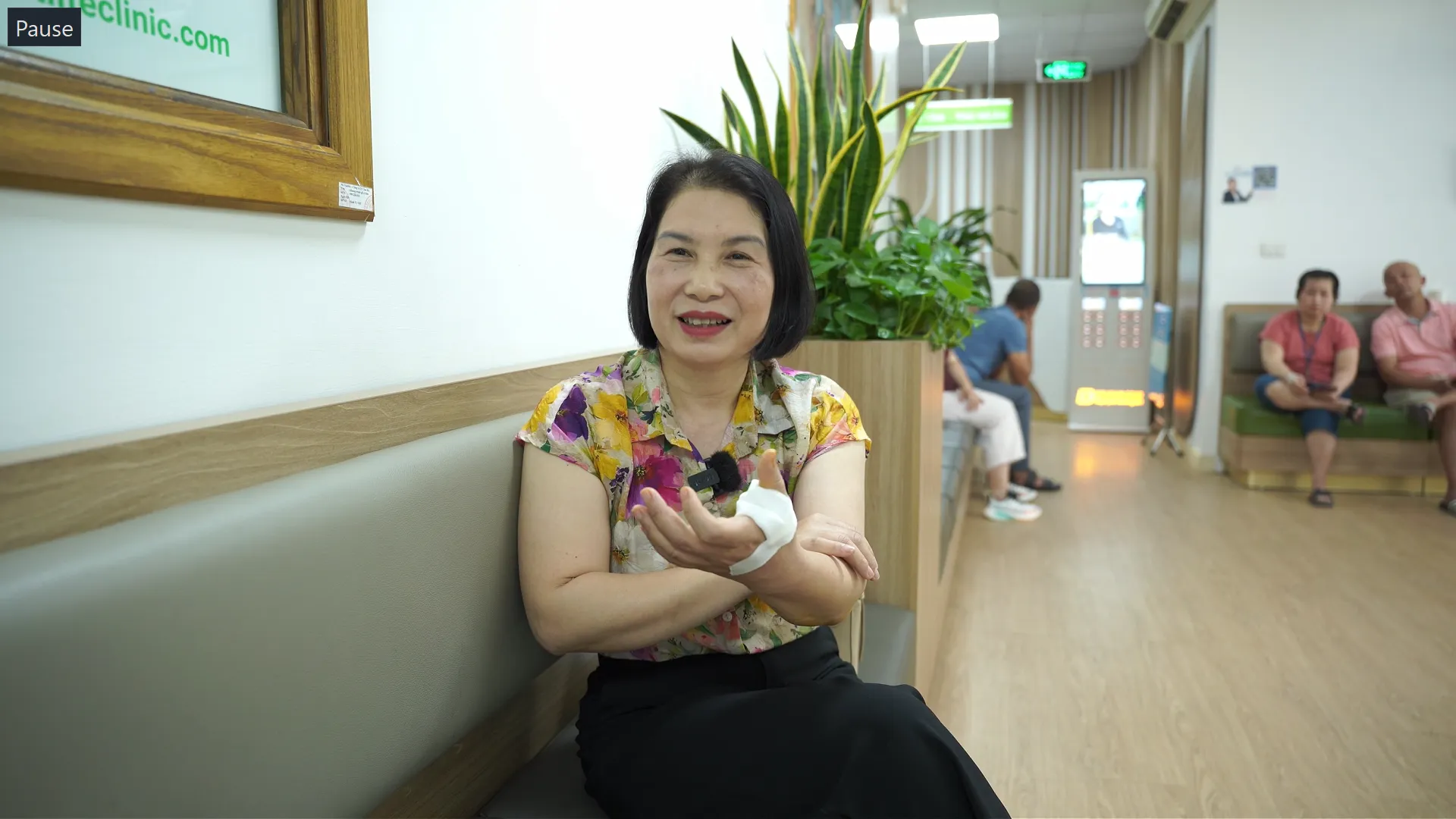 Kẹt cứng gấp duỗi ngón do Ngón tay lò xo và quá trình trả lại vận động trơn tru chỉ sau 5 phút tiểu phẫu.