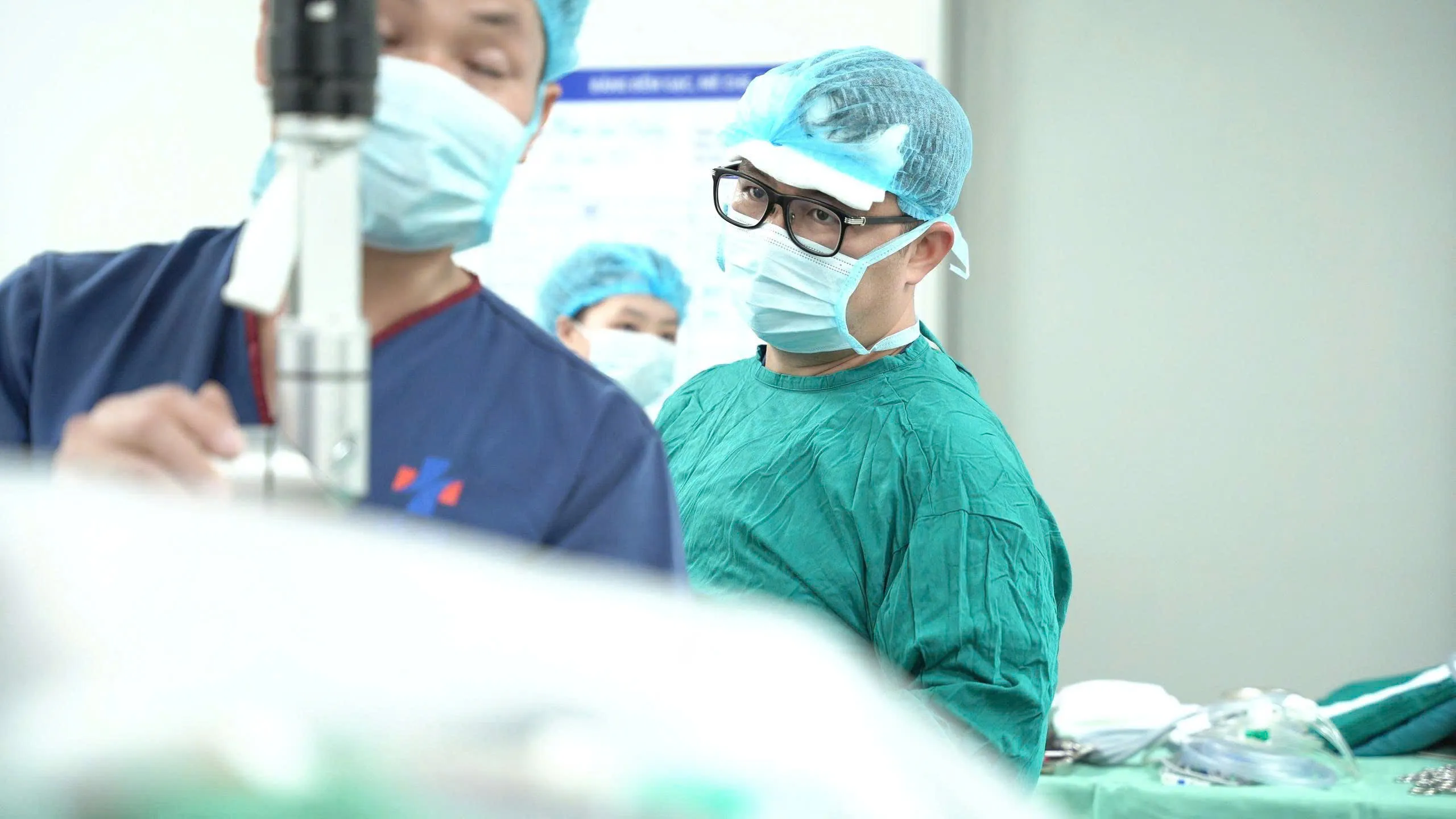 Không dẫn lưu, không kháng sinh và dán keo sinh học: Bác sĩ không sợ nhiễm trùng ư?