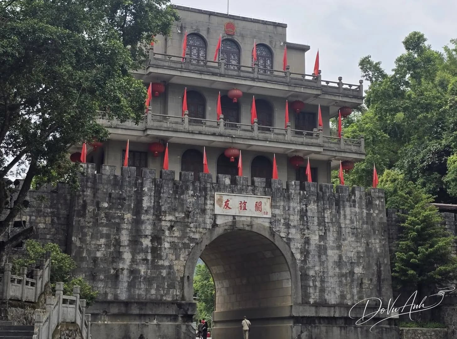 QUA ẢI NAM QUAN 