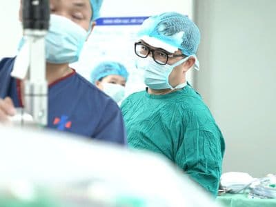 Không dẫn lưu, không kháng sinh và dán keo sinh học: Bác sĩ không sợ nhiễm trùng ư?