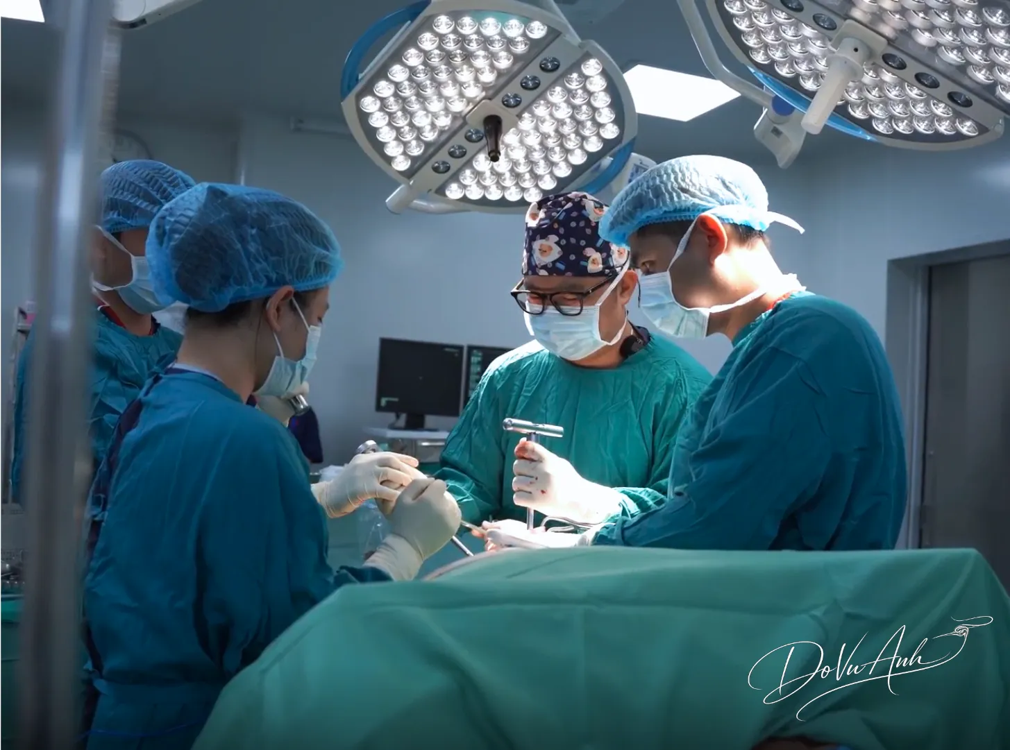 Thay khớp háng với đường mổ SuperPath: Bước tiến lớn giúp giảm mất máu và hạn chế tối đa nguy cơ truyền máu 